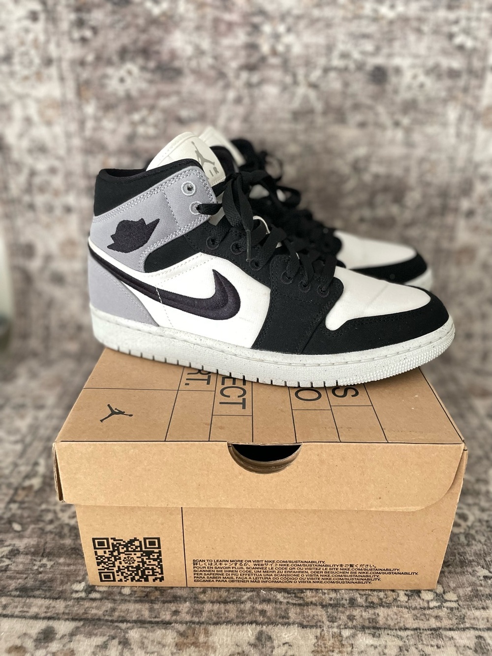 Air Jordan 1 Mid SE Womens High Top Sneakers Size 8.5 Black White Gray